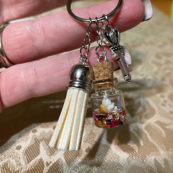 🌺🌺Flowers In A Bottle Purse Charm And Keychain - Picture 9 of 10